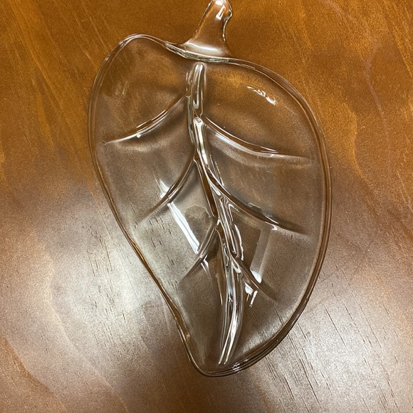 Clear Glass Leaf Dish - Picture 2 of 2